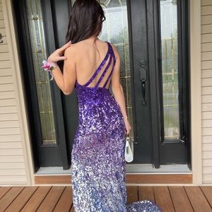 Temp prices drop  sherri hill prom 00
SALE